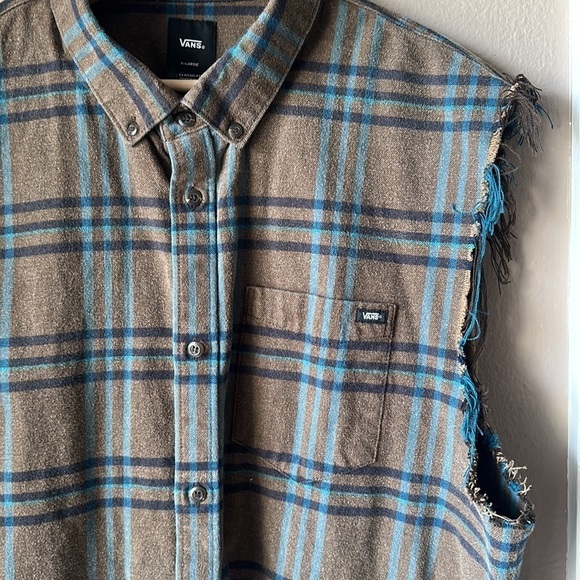 VANS Plaid Cut Off Classic Fit Muscle Button Down Shirt - Picture 5 of 7